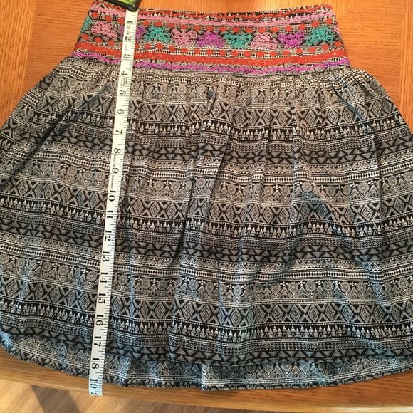 Colourful embroidered skirt - Picture 6 of 6